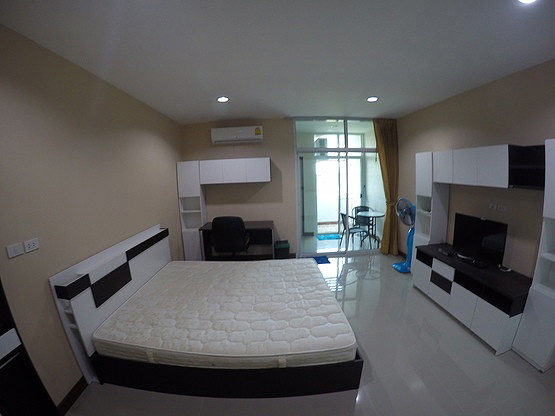 Condo — photo 1