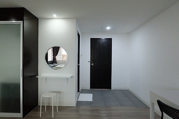 Condo · Wang Thonglang, bangkok — photo 4