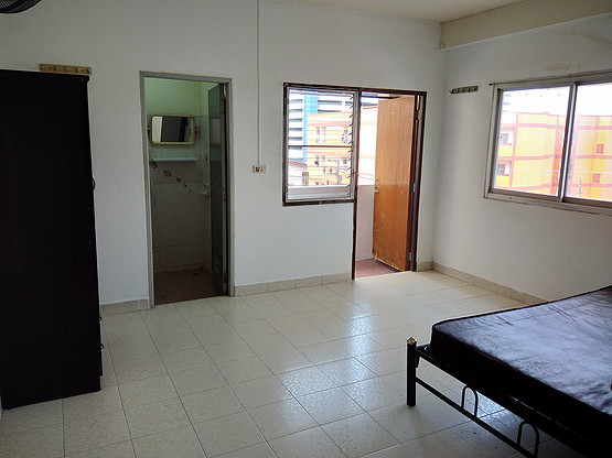 Condo · Wang Thonglang, bangkok — photo 4