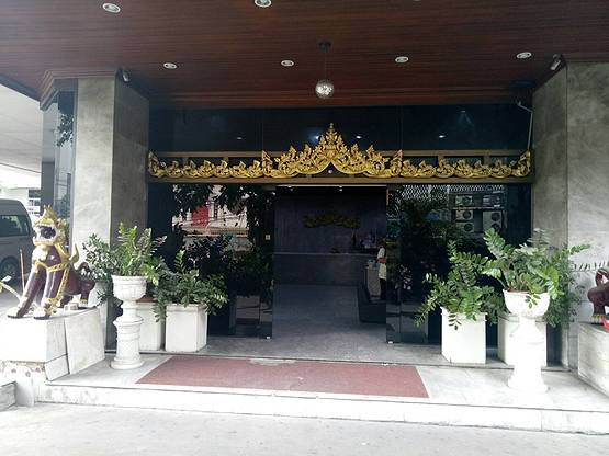 Condo · Pathum Wan, bangkok — photo 1