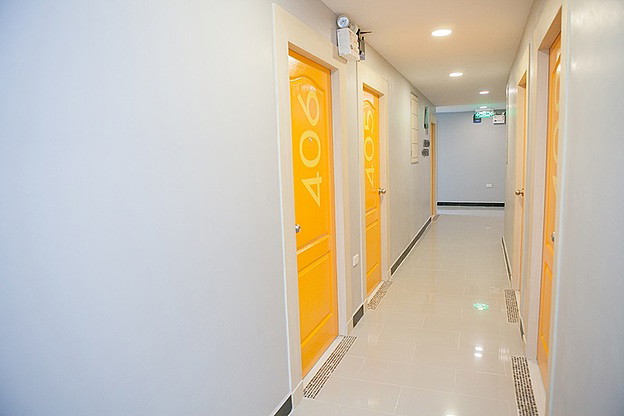 Condo · Pom Prap Sattru Phai, bangkok — photo 2