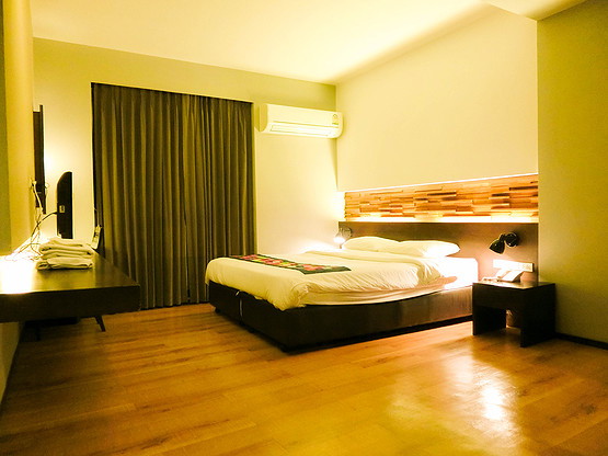 Condo · Pathum Wan, bangkok — photo 1