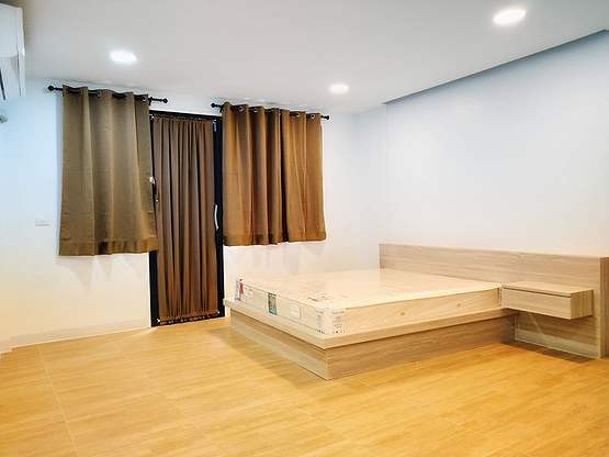 Condo · Bangkok Noi, bangkok — photo 1