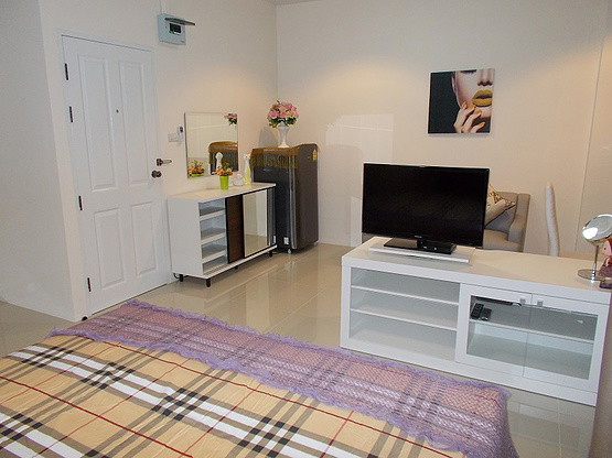 Condo · Mueang Chon Buri, chon_buri — photo 1