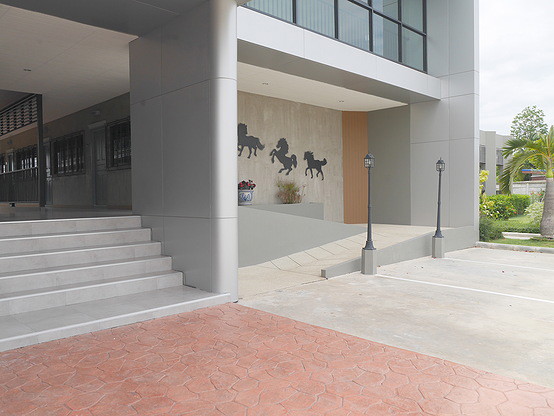 Condo — photo 2