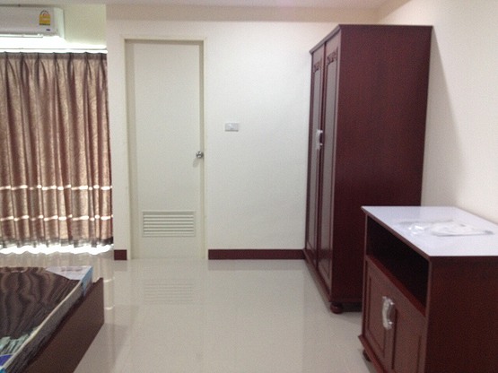 Condo · Wang Thonglang, bangkok — photo 4