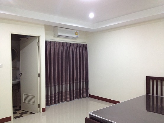 Condo · Wang Thonglang, bangkok — photo 2