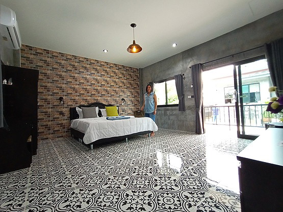 Condo — photo 1