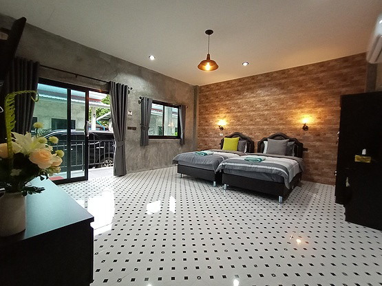 Condo — photo 2