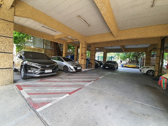 Condo · Wang Thonglang, bangkok — photo 2