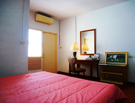 Condo · Huai Khwang, bangkok — photo 4