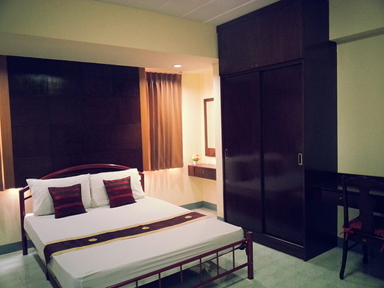 Condo · Huai Khwang, bangkok — photo 1