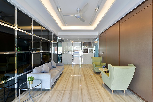 Condo — photo 2