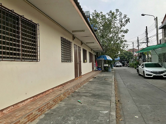 Condo · Bang Khun Thian, bangkok — photo 3