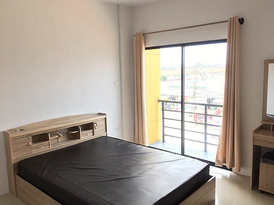 Condo — photo 1