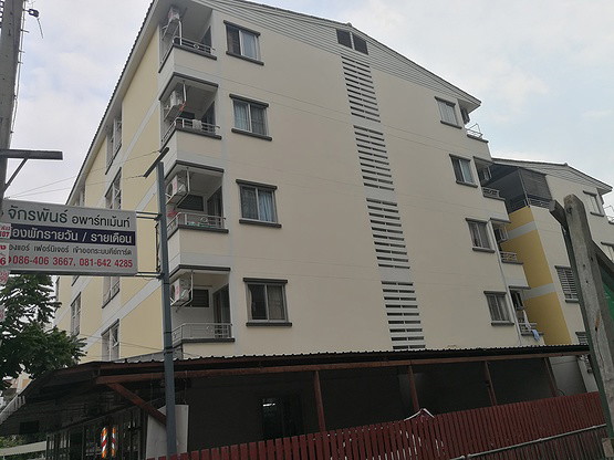 Condo · Wang Thonglang, bangkok — photo 1