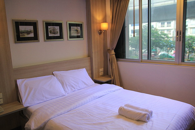 Condo · Bang Rak, bangkok — photo 1