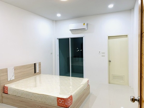 Condo — photo 1
