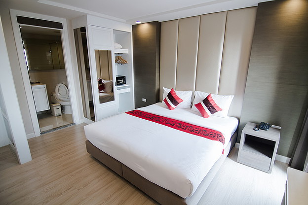 Condo · Khlong Toei, bangkok — photo 2