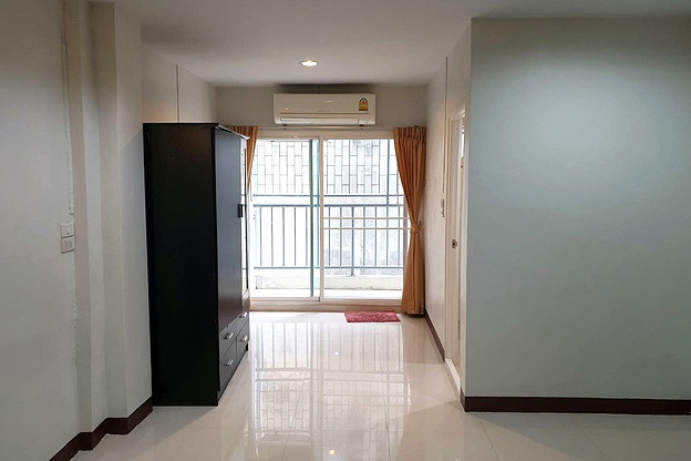 Condo · Bang Khae, bangkok — photo 1