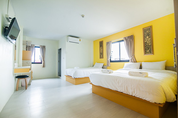 Condo · Pom Prap Sattru Phai, bangkok — photo 3