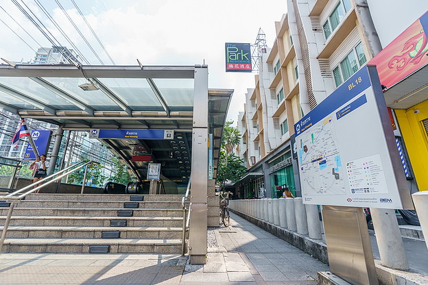Condo · Huai Khwang, bangkok — photo 2