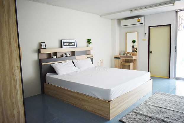 Condo · Wang Thonglang, bangkok — photo 1