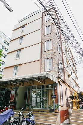 Condo · Huai Khwang, bangkok — photo 1