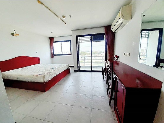Condo · Huai Khwang, bangkok — photo 1
