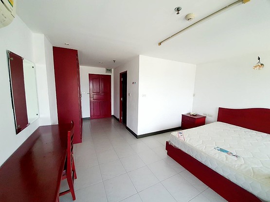 Condo · Huai Khwang, bangkok — photo 2