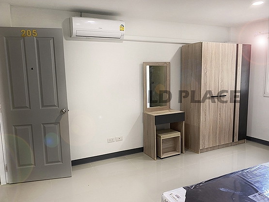 Condo · Huai Khwang, bangkok — photo 4