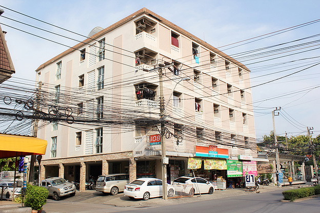 Condo · Bang Kapi, bangkok — photo 2