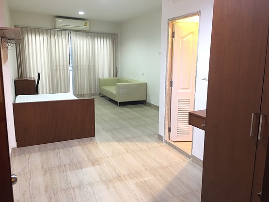 Condo · Bang Rak, bangkok — photo 1