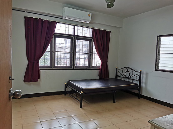 Condo · Wang Thonglang, bangkok — photo 3
