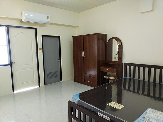 Condo · Huai Khwang, bangkok — photo 1