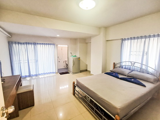 Condo · Huai Khwang, bangkok — photo 1