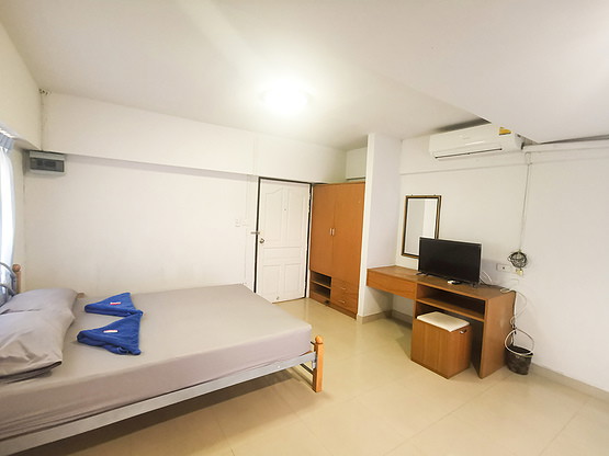Condo · Huai Khwang, bangkok — photo 2