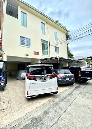 Condo · Bang Kapi, bangkok — photo 1