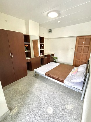 Condo · Huai Khwang, bangkok — photo 2