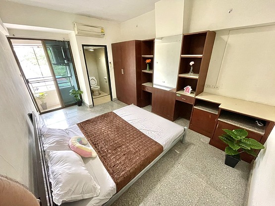Condo · Huai Khwang, bangkok — photo 1
