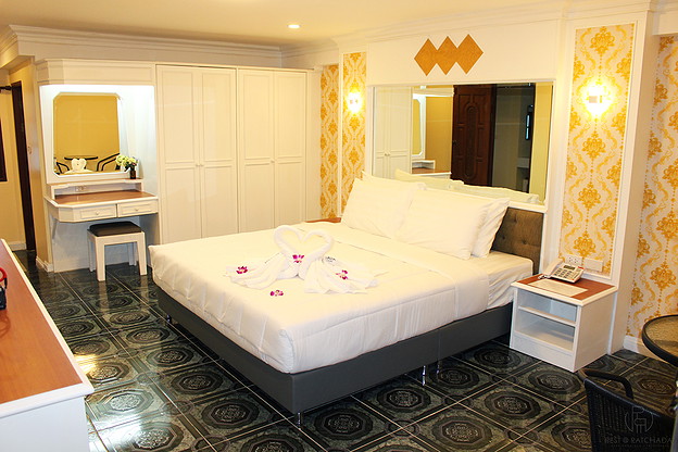 Condo · Huai Khwang, bangkok — photo 1
