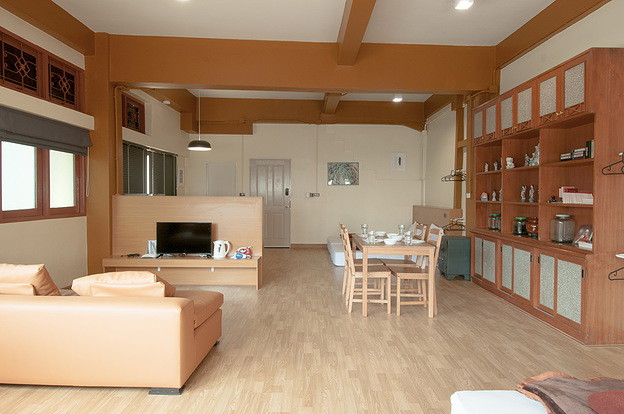 Condo · Pom Prap Sattru Phai, bangkok — photo 1