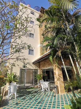 Condo — photo 2