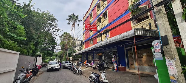 Condo · Wang Thonglang, bangkok — photo 1