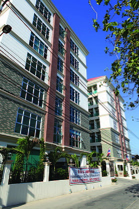 Condo · Huai Khwang, bangkok — photo 1