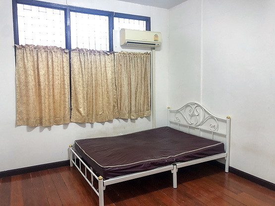 Condo · Huai Khwang, bangkok — photo 1
