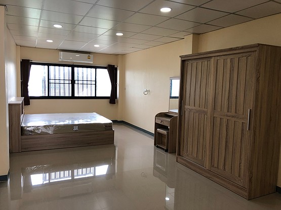 Condo · Huai Khwang, bangkok — photo 1