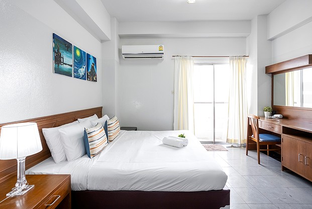Condo · Huai Khwang, bangkok — photo 2