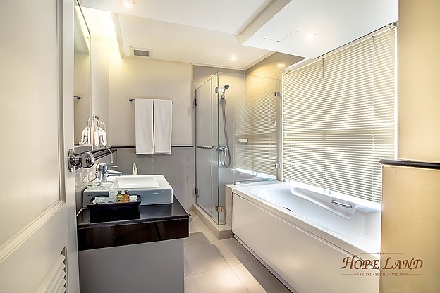 Condo · Khlong Toei, bangkok — photo 2