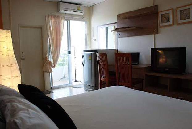 Condo — photo 1
